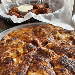 Shamrock Bar - Pizza, wings, and beer.