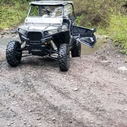 Ashland Company Store - Rzr 900. Excellent machine like new condition.