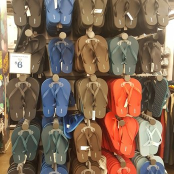 Old Navy - Men's Flip Flops - Men's Clothing Near Me - Flushing, New York