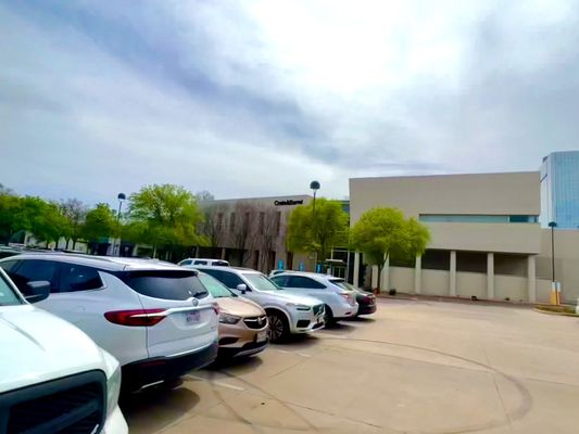 Crate & Barrel by null