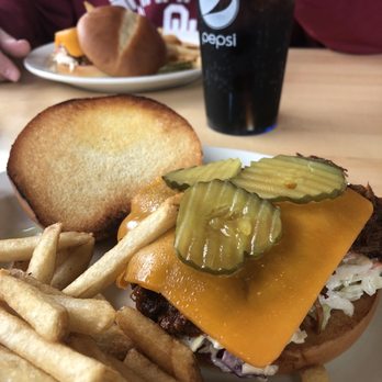 Off the Hook Bar & Grill - BBQ pulled pork that's tasteless and dry as heck - American Near Me - Newport, Oregon Off the Hook Bar & Grill - BBQ pulled pork that's tasteless and dry as heck - American Near Me - Newport, Oregon