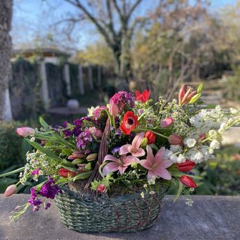 Maggie Gillespie Designs - Wildflower aesthetic basket designed for a special person & place. - Wedding Planning Near Me - Fredericksburg, Texas Maggie Gillespie Designs - Wildflower aesthetic basket designed for a special person & place. - Wedding Planning Near Me - Fredericksburg, Texas
