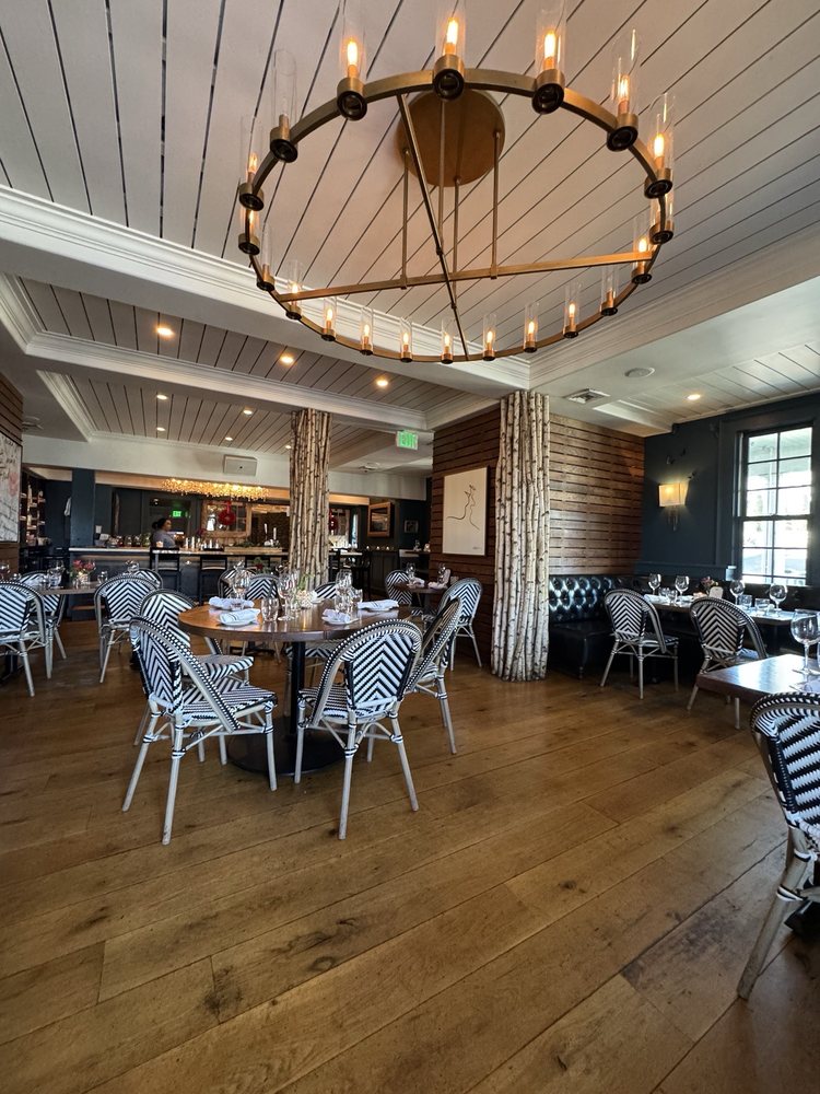 Besos Tapas & Wine Bar