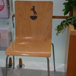 Dr.med. Saibert - Im Wartezimmer der "Praxis am Pferdebrunnen" nun die Stühle passend.