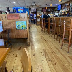 Charlie Horse Restaurant - Bar at 4:30 on Thursday night