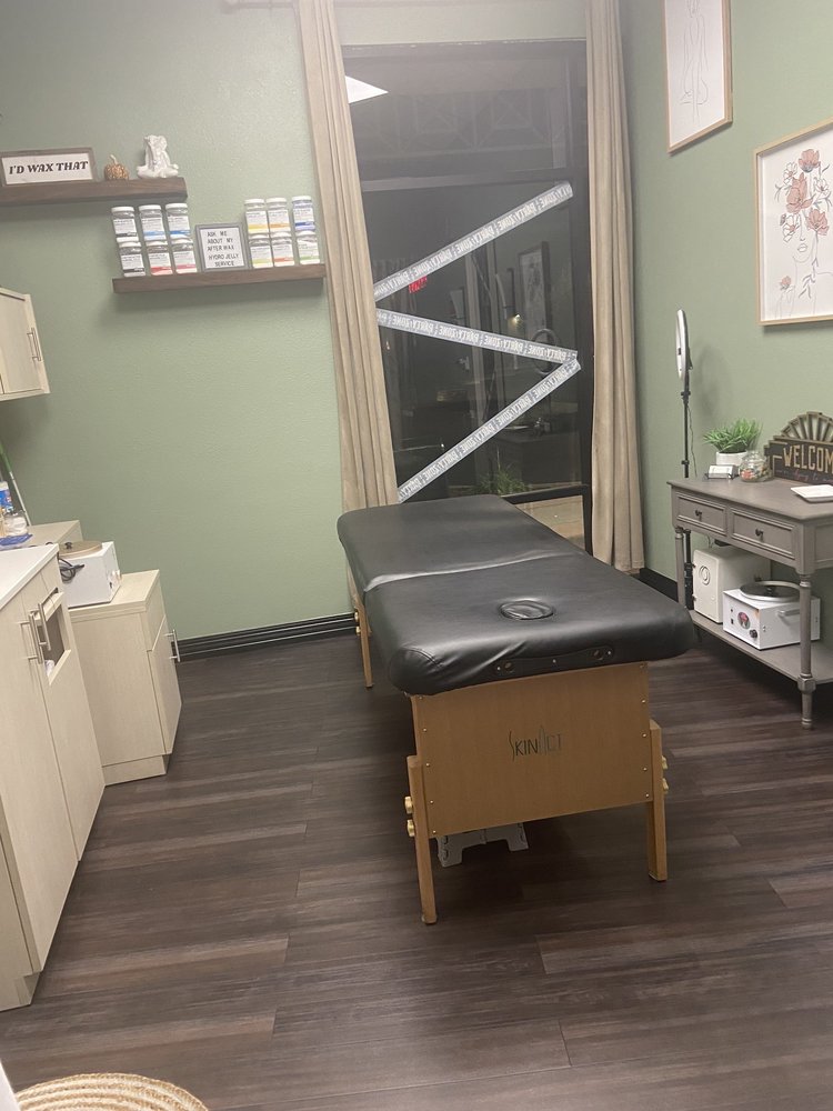 Waxing By Ashley Logo