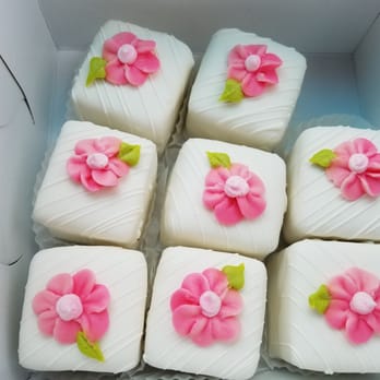 Russell's Bakery - Big & pretty - Bakeries Near Me - Austin, Texas Russell's Bakery - Big & pretty - Bakeries Near Me - Austin, Texas