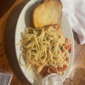 Santa Barbara Shellfish Company - Linguine with lobster - Seafood Near Me - Santa Barbara, California Santa Barbara Shellfish Company - Linguine with lobster - Seafood Near Me - Santa Barbara, California