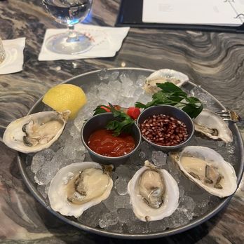 Ramsay's Kitchen at The Silver Legacy - Oysters at the bar. These were very fresh tasting. - American Near Me - Reno, Nevada
