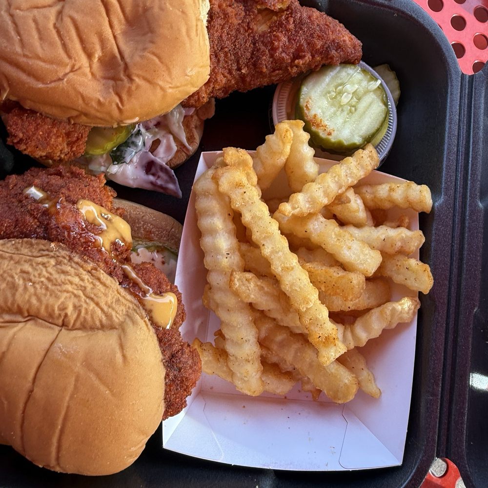 Dave's Hot Chicken - Chicken Shop Near Me - Kissimmee, Florida Dave's Hot Chicken - Chicken Shop Near Me - Kissimmee, Florida