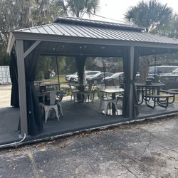 Sabrozon Deli & Grocery - Outside sitting area