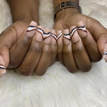 Lalu'a Nails & Spa - Marble Gel Set - Nail Salons Near Me - Silver Spring, Maryland