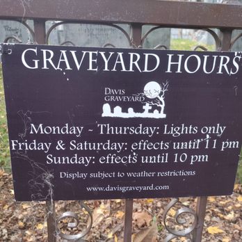 Davis Graveyard - Holiday Decorations Near Me - Milwaukie, Oregon
