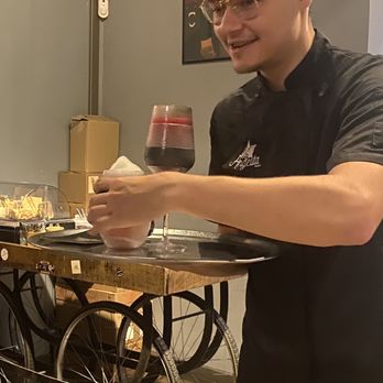 Angelita - Victor with the cocktails - Spanish Near Me - Madrid, M