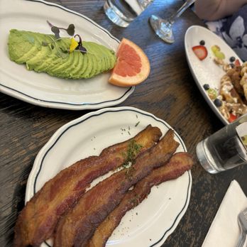 Sweet Maple - Avocado and Bacon - Breakfast & Brunch Near Me - Cupertino, California