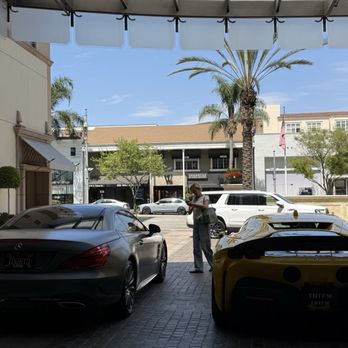 The Maybourne Beverly Hills - Valet entrance area. - Hotels Near Me - Beverly Hills, California The Maybourne Beverly Hills - Valet entrance area. - Hotels Near Me - Beverly Hills, California