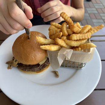 Towne Restaurant - Diners Near Me - Clinton, New Jersey