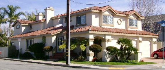 Chapman's Roofing Logo