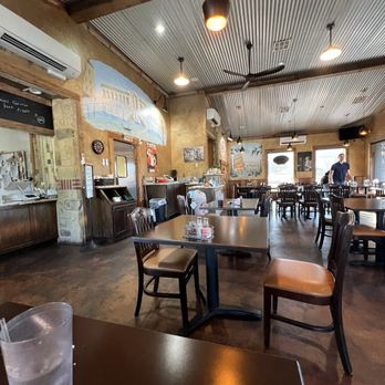 Duran's Italian Restaurant - seating - Italian Near Me - Centerville, Texas