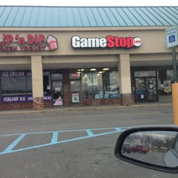 GameStop - Front of the Store before it opened for business.