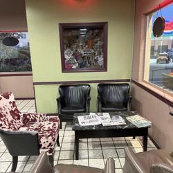 Holstein's Coffee Company - Seating area.
