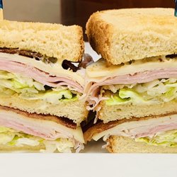 River Pub - Club sandwich