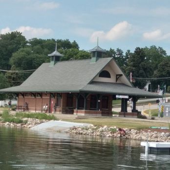 Pewaukee Lake Beach - Beaches Near Me - Pewaukee, Wisconsin