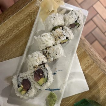 Moms - Ahi roll - Japanese Near Me - Hilo, Hawaii Moms - Ahi roll - Japanese Near Me - Hilo, Hawaii