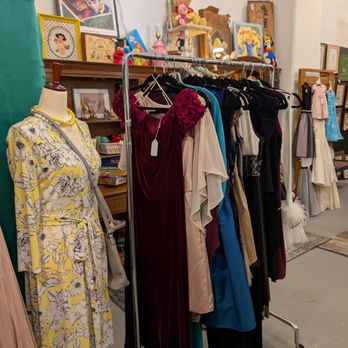 Two Flippin Friends - Used, Vintage & Consignment Near Me - Hilton, New York Two Flippin Friends - Used, Vintage & Consignment Near Me - Hilton, New York
