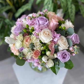 Le Fleur IV - Beautiful flower arrangement - Florists Near Me - Costa Mesa, California