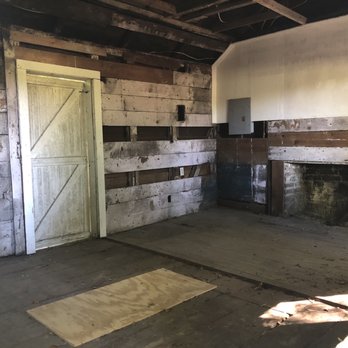 McLeod Plantation Historic Site - Inside a slave cabin - Landmarks & Historical Buildings Near Me - Charleston, South Carolina McLeod Plantation Historic Site - Inside a slave cabin - Landmarks & Historical Buildings Near Me - Charleston, South Carolina