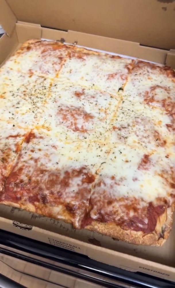 Rocco's Pizza & Restaurant Logo
