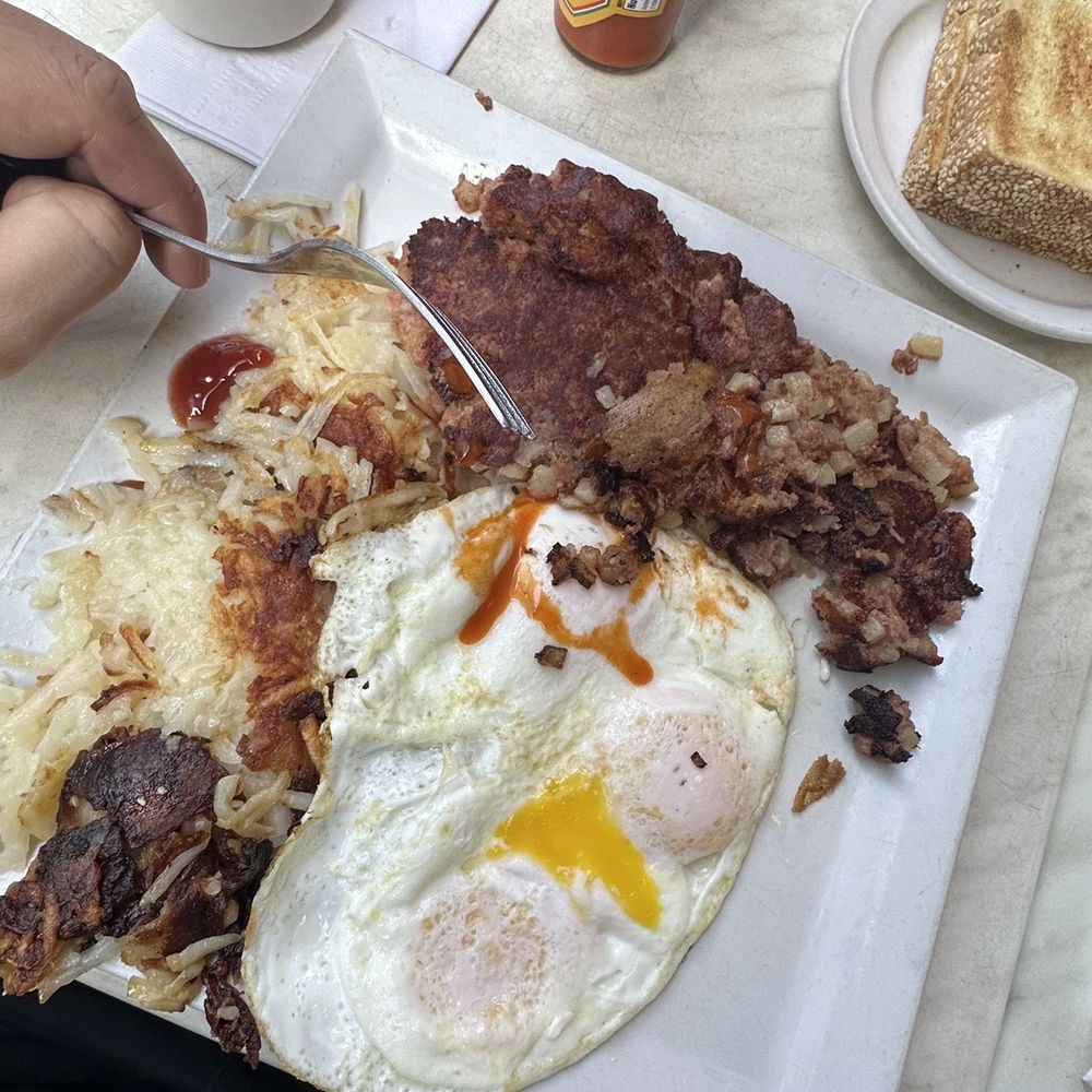 Tempo Cafe - Corned Beef Hash and Eggs - Coffee & Tea Near Me - Chicago, Illinois Tempo Cafe - Corned Beef Hash and Eggs - Coffee & Tea Near Me - Chicago, Illinois