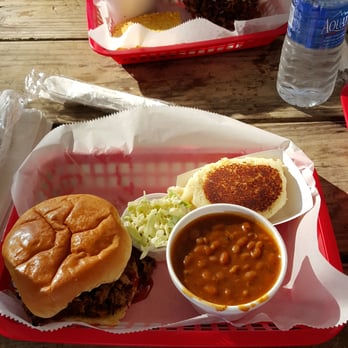Eli's BBQ - Riverside - Pulled pork, baked beans, mashed potatoes - Barbeque Near Me - Cincinnati, Ohio Eli's BBQ - Riverside - Pulled pork, baked beans, mashed potatoes - Barbeque Near Me - Cincinnati, Ohio