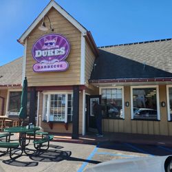 Dukes BBQ - Front entrance of Dukes