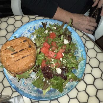 Le Hibou - My wife's veggie burger - Cafes Near Me - Wakefield, Quebec Le Hibou - My wife's veggie burger - Cafes Near Me - Wakefield, Quebec