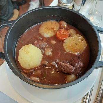 Le Bistro Marbeuf - Beef Bourguignon - French Near Me - Paris, 75