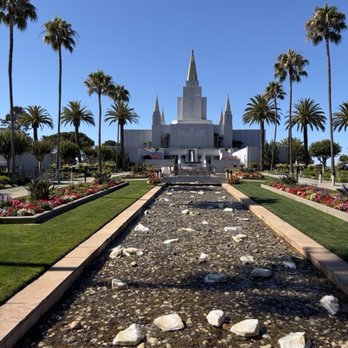 Temple Hill - A view from the bridge. You have to love those California palm trees. - Churches Near Me - Piedmont, California