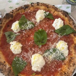Burrata pizza