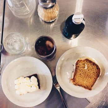 Coutume - Carrot cake (left) and lemon loaf (right). The little bottle contains cold brew coffee. Delicious! - Coffee Roasteries Near Me - Paris, 75 Coutume - Carrot cake (left) and lemon loaf (right). The little bottle contains cold brew coffee. Delicious! - Coffee Roasteries Near Me - Paris, 75
