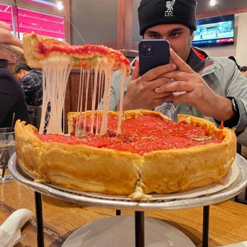 Giordano's - Chicago deep dish - Pizza Near Me - Chicago, Illinois Giordano's - Chicago deep dish - Pizza Near Me - Chicago, Illinois