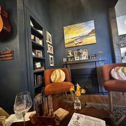Ben's Friends of the Vine - Cute sitting area
