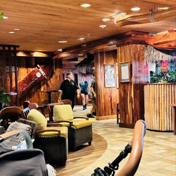 Duke's Waikiki - Hawaiian Near Me - Honolulu, Hawaii