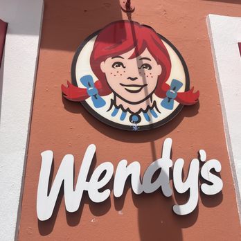 Wendy's - Outside signage - Fast Food Near Me - San Juan, Puerto Rico