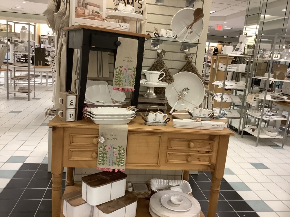 DILLARD’S Updated June 2024 41 Photos 3030 Oak View Dr, Omaha