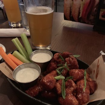 Bar Louie - Evansville - Wings and beer! - New American Near Me - Evansville, Indiana