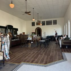 Eleanor's Coffee & Cake - Even a magical stairwell