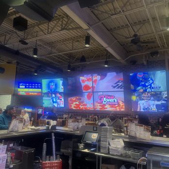 Buffalo Wild Wings - Bar - Chicken Wings Near Me - Ypsilanti, Michigan