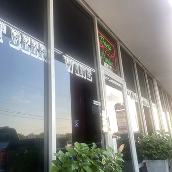 Dan's Pizza - Outside - Pizza Near Me - Webster, Texas
