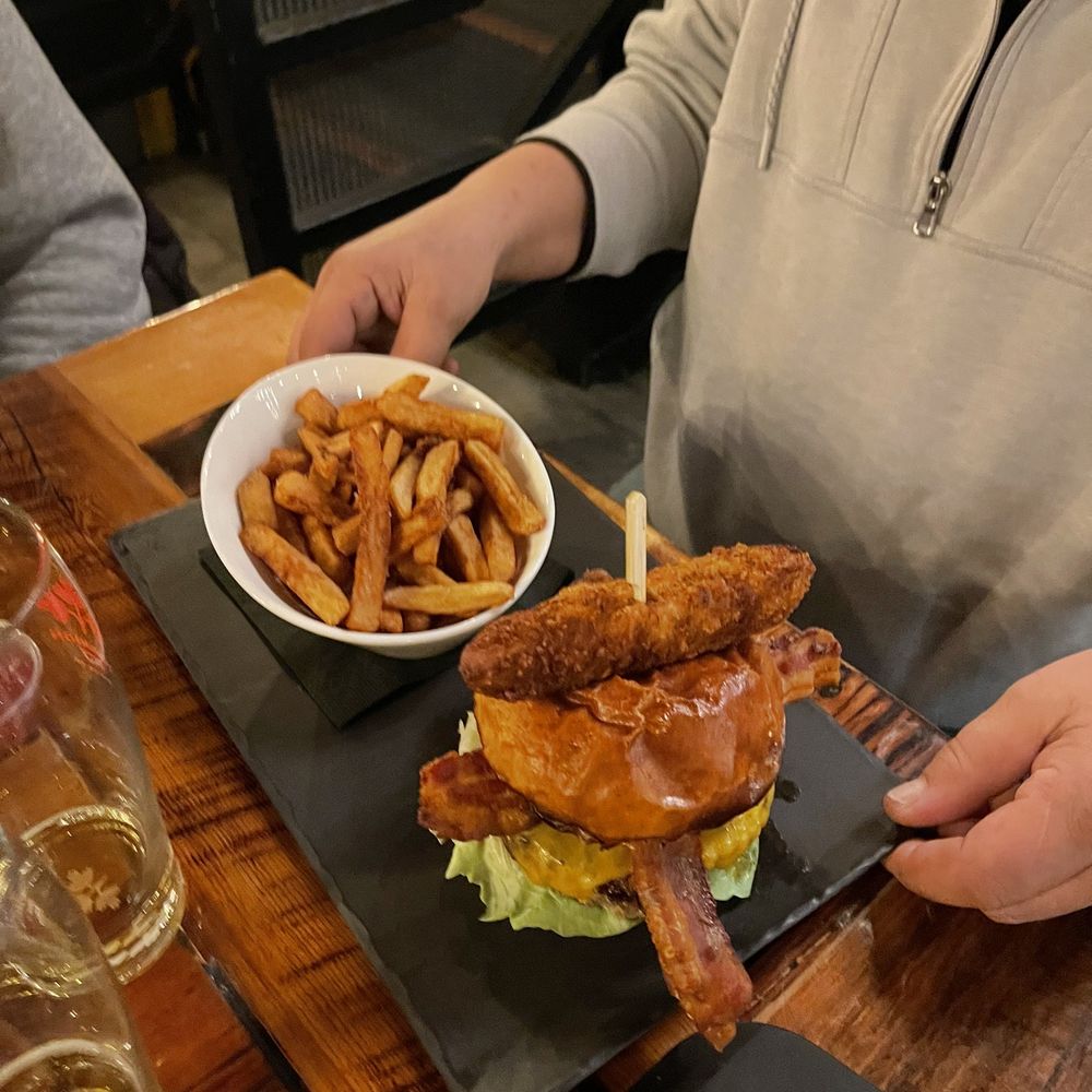 Crust & Crate Public House - Burger - Gastropubs Near Me - Ottawa, Ontario Crust & Crate Public House - Burger - Gastropubs Near Me - Ottawa, Ontario